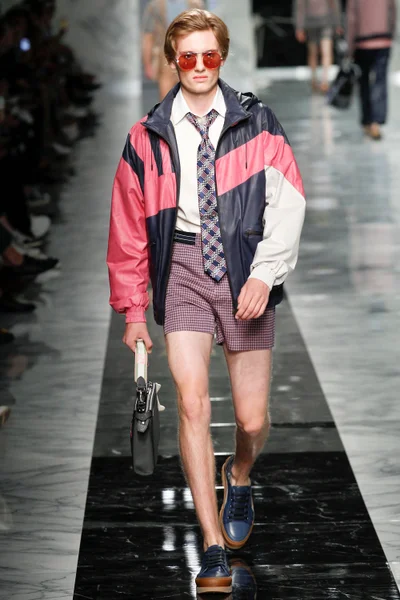 Look 27